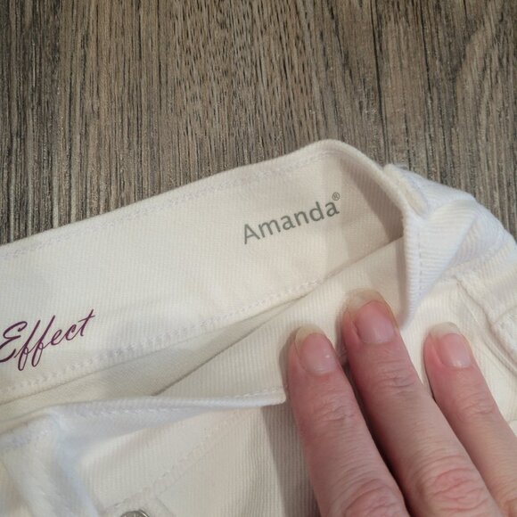 Gloria Vanderbilt All Around Slimming Effect Capri White Jean – Size 8 - NWT - Picture 8 of 12